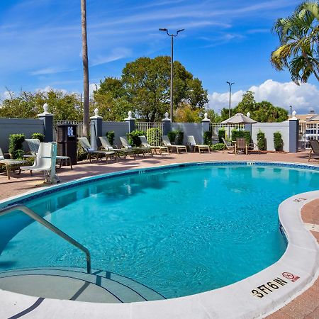 Best Western Fort Myers Inn And Suites Экстерьер фото