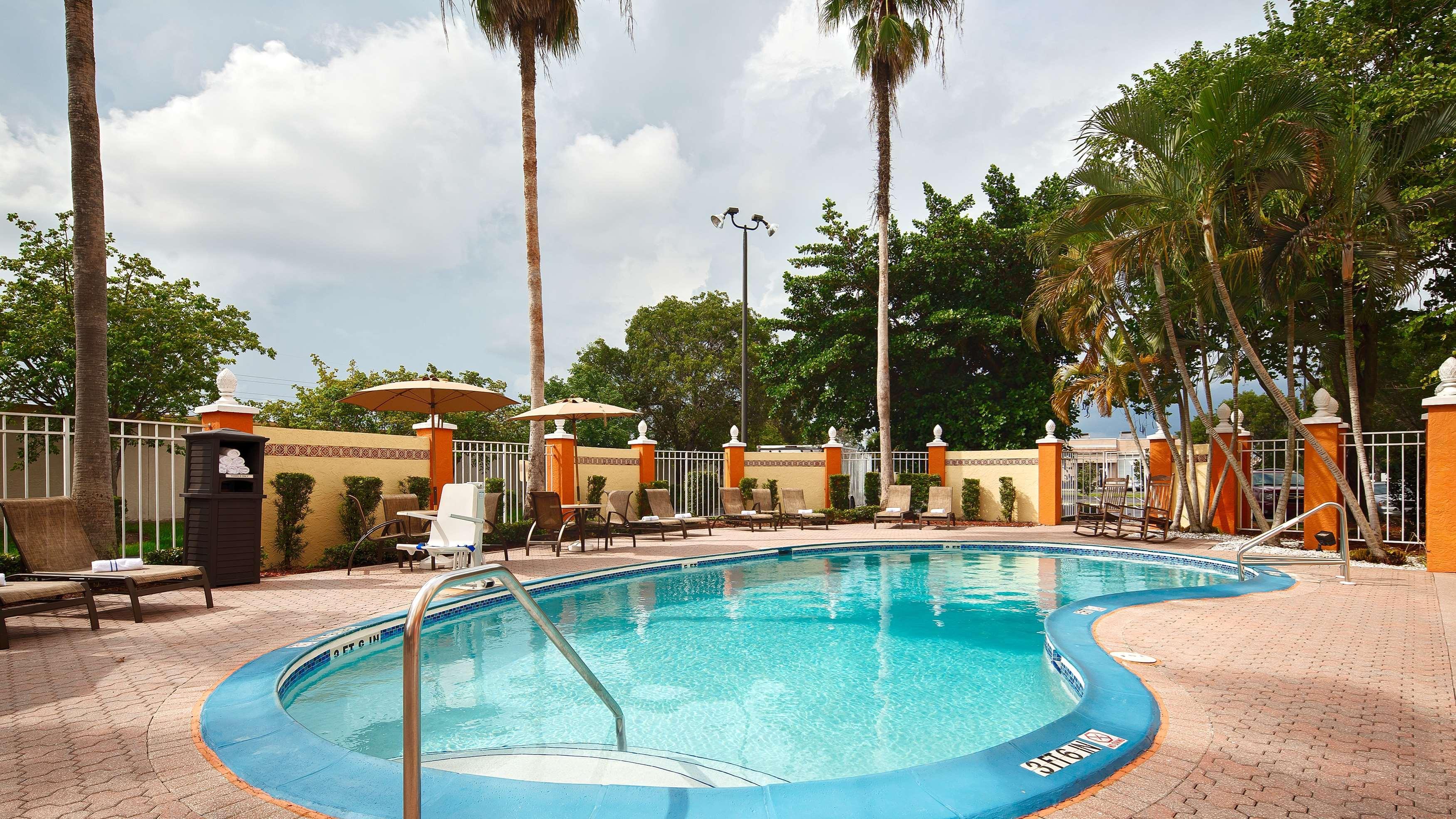Best Western Fort Myers Inn And Suites Экстерьер фото