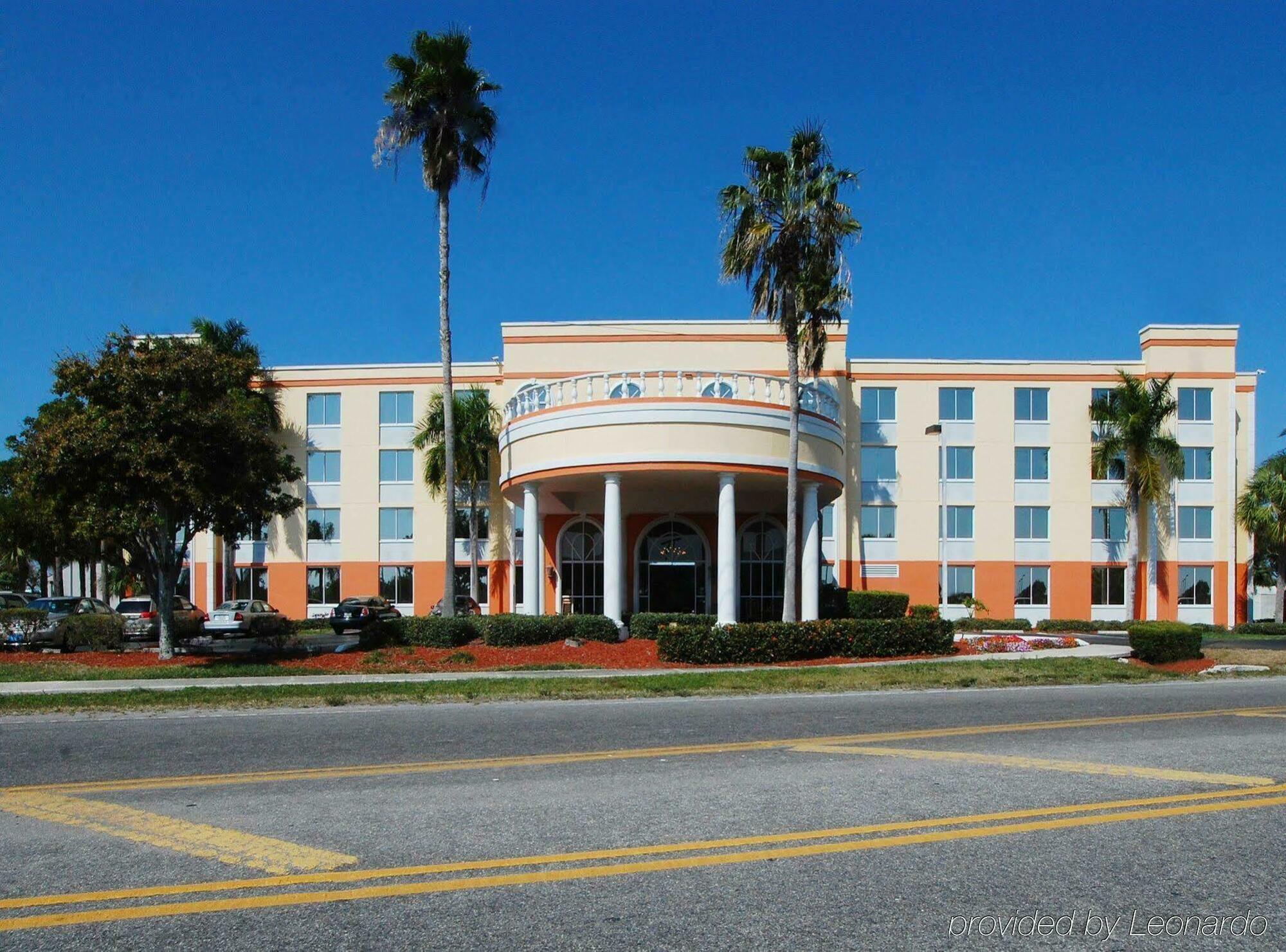 Best Western Fort Myers Inn And Suites Экстерьер фото